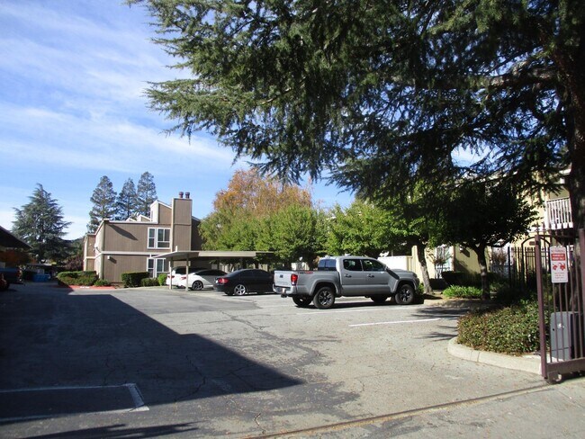Building Photo - 8155 Westwood Dr