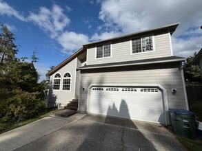 Building Photo - 829 Blueberry Ln