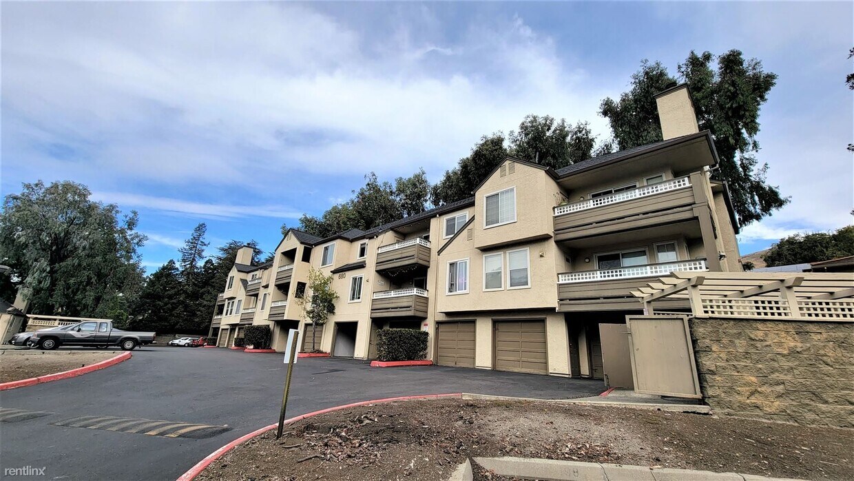 Foto principal - 2 br, 2 bath Condo - 680 Dartmore Lane 259