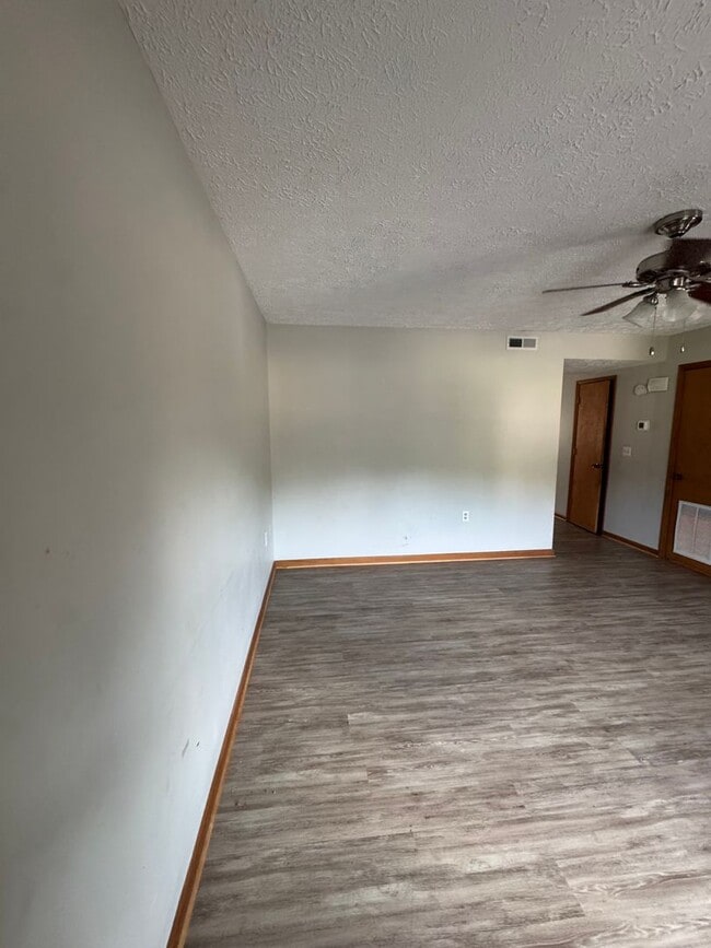 Building Photo - 4774 Mayfield Dr