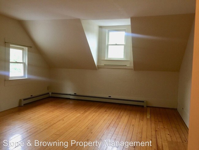 Building Photo - 659 Elm St