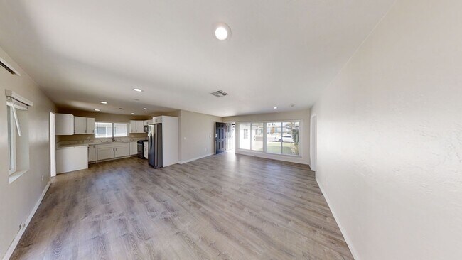 Foto del edificio - Beautiful 7BD/4BA on Mary