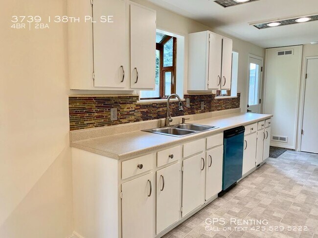 Building Photo - Bellevue 4bd Rambler Close to Factoria