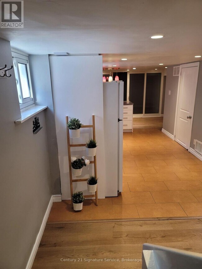 Building Photo - 170 Schell Ave