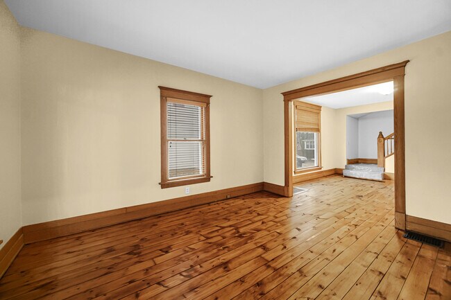 Building Photo - 314 W Illinois St