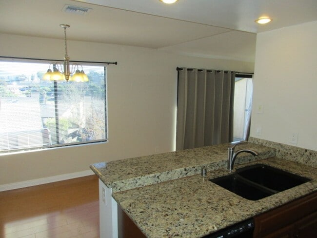 Building Photo - Parkway Manor Community - La Mesa - Upper ...