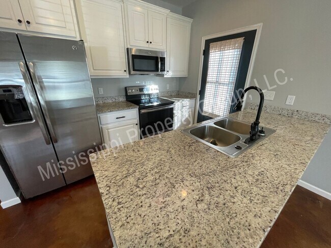 Building Photo - 3BR/2BA Home