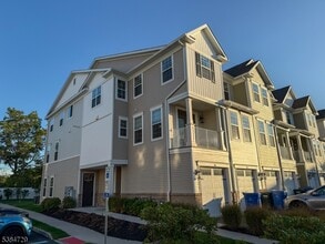 Building Photo - 246 Park Ln