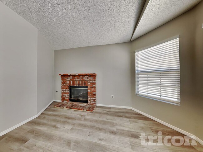 Building Photo - 1517 Camran Ave