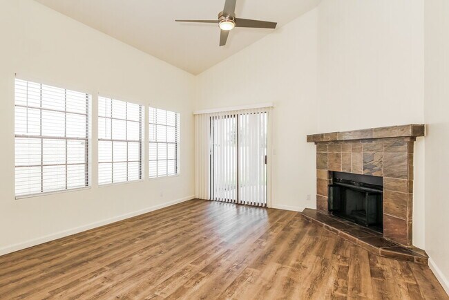 Foto del edificio - 921 S Val Vista Dr