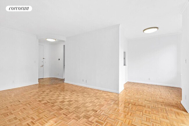 Building Photo - 150 E 57th St