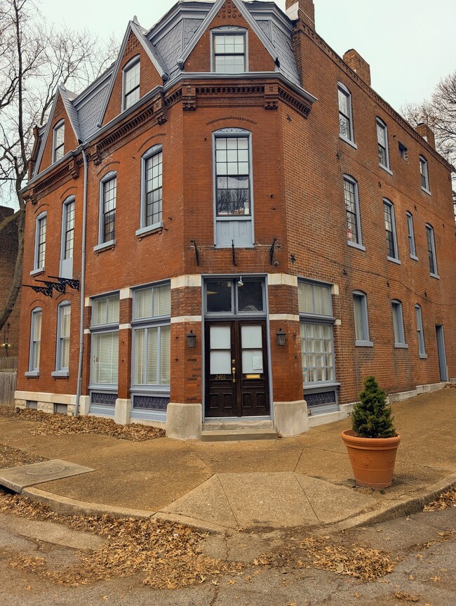 Building - 2401 S 11th St