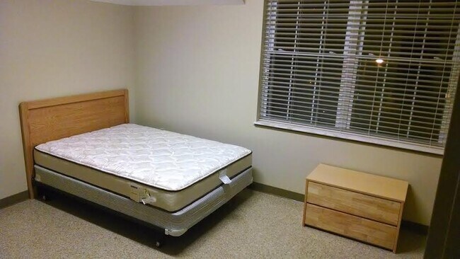 Building Photo - 500 Rollins St