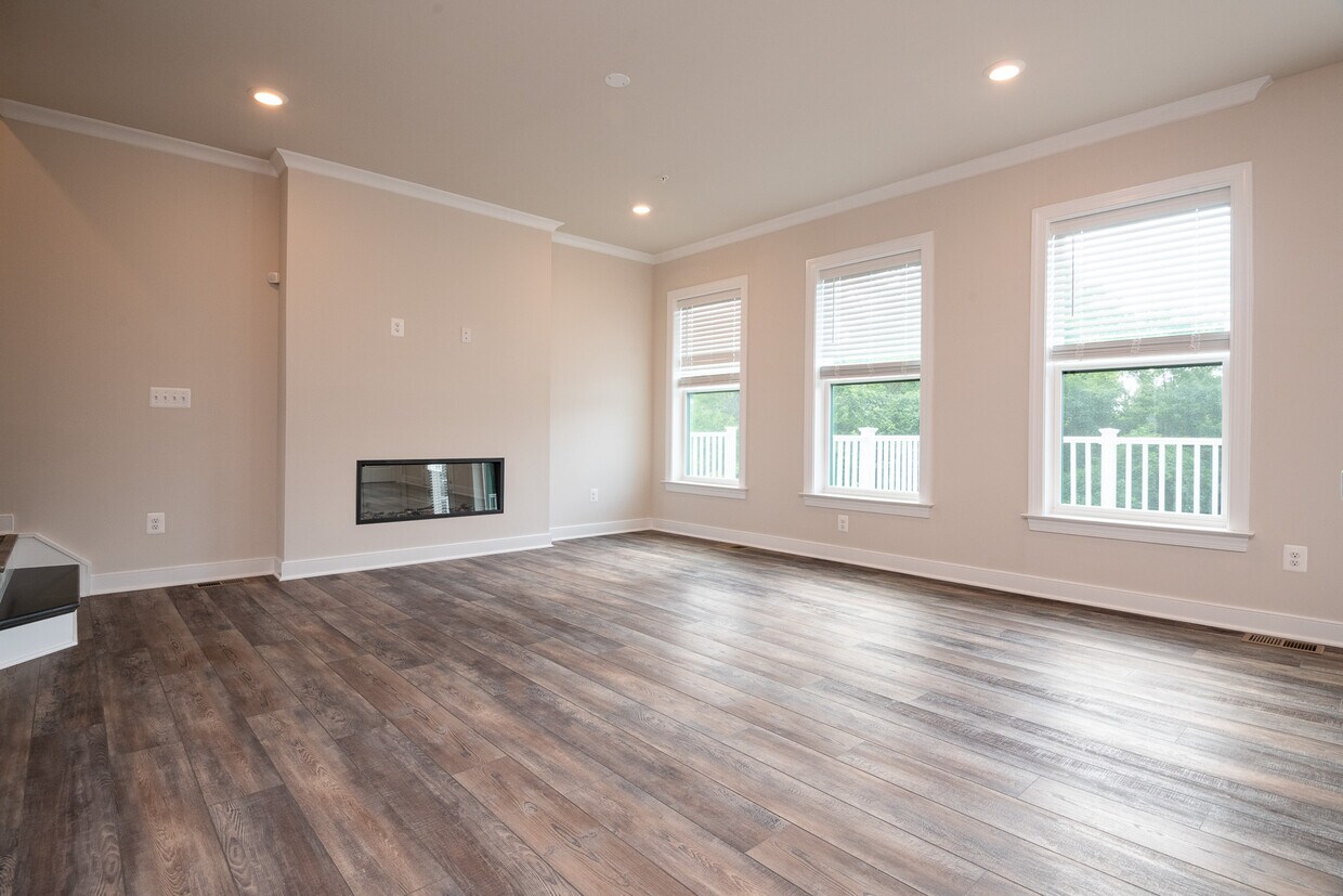 5691 Stephanie Tessa Way, Jefferson Manor, VA 22303