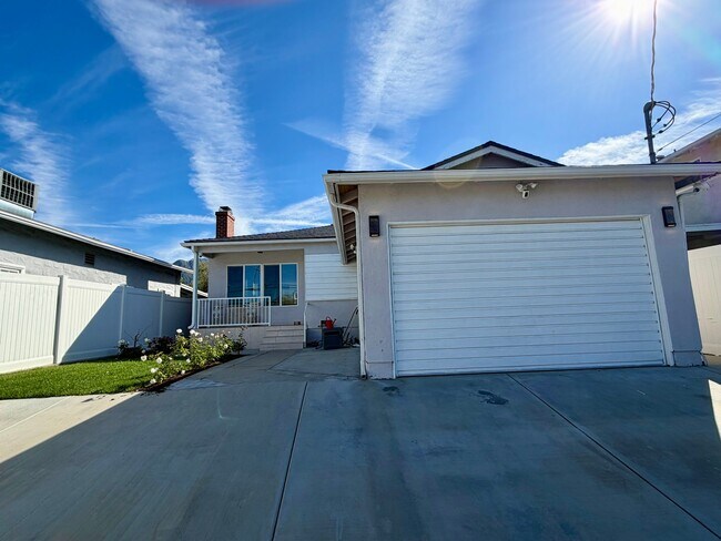 Foto del edificio - 10622 McVine Ave