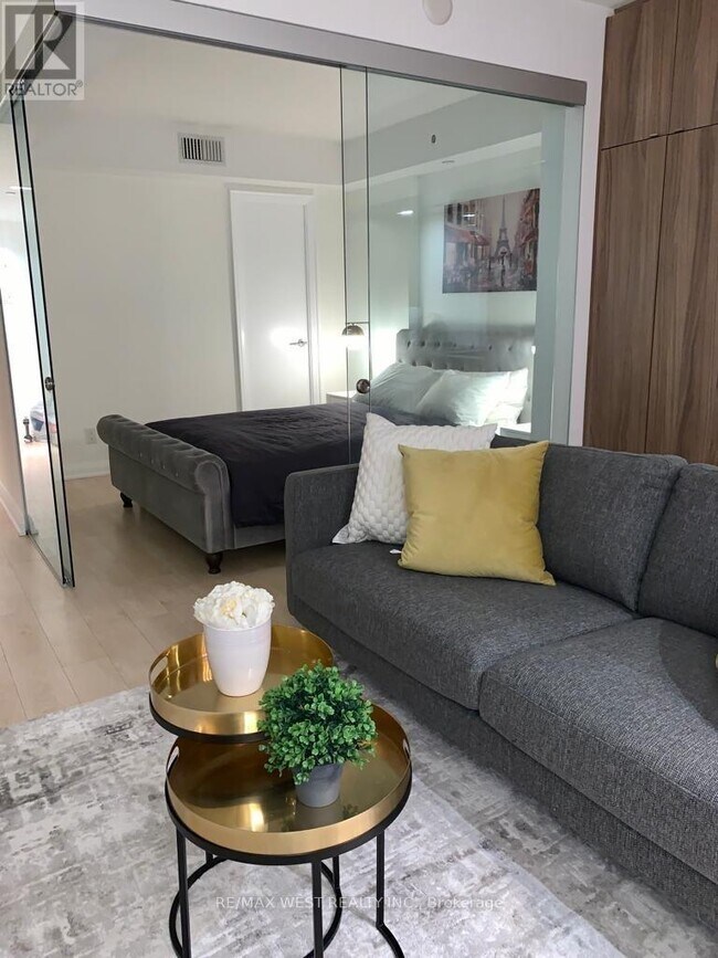 Photo du bâtiment - 155 Yorkville Ave