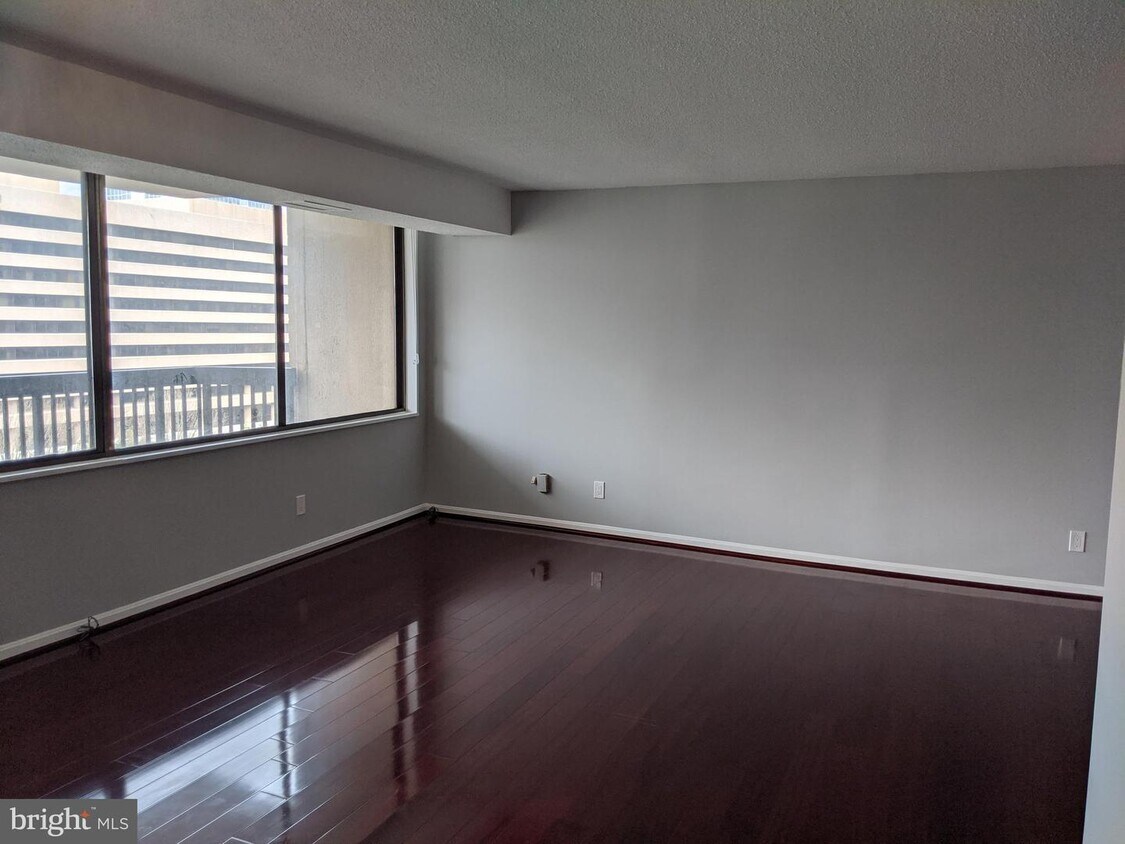 Foto principal - 3713 S George Mason Dr