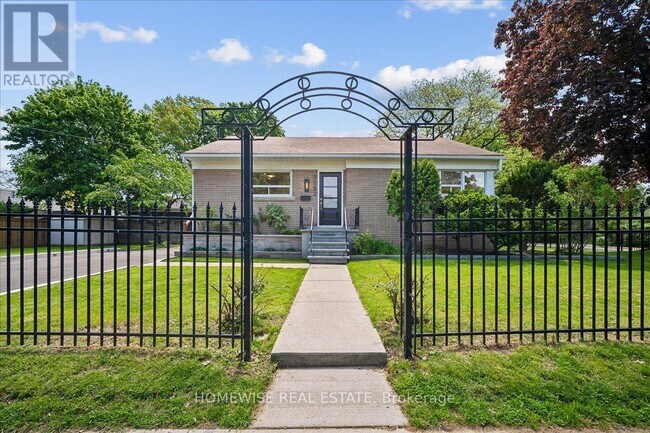 Building Photo - 2182 Courtland Dr