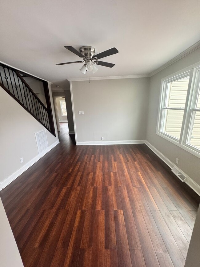 Foto del edificio - 4 bedroom 2.5 bath with large yard and in ground pool