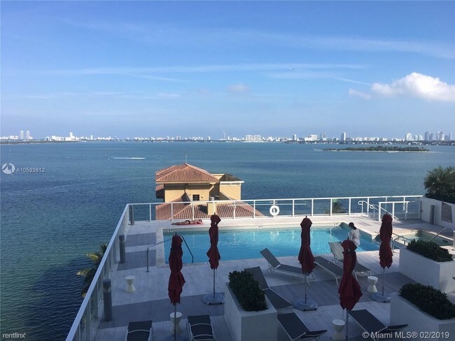 Foto del edificio - 2 br, 2 bath  - The Crimson Condo