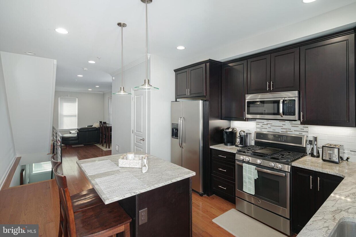 Foto principal - 2649 Webster St