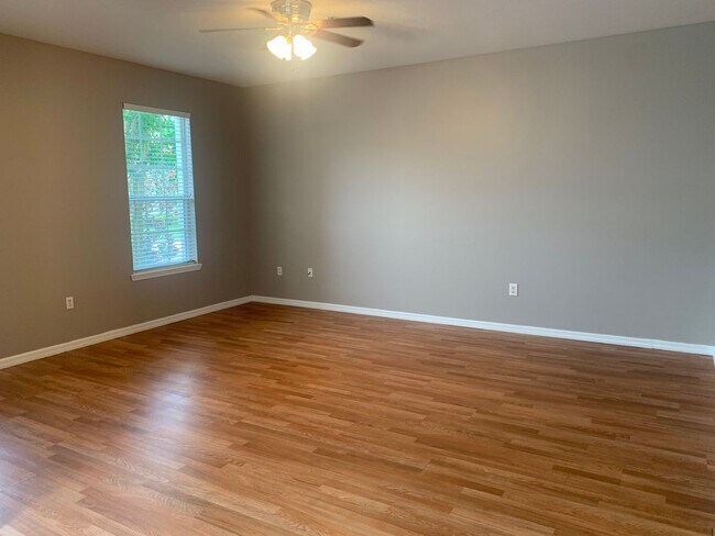 Foto del edificio - 3/2 Condo w/ 2 Car Garage in Harmony, FL