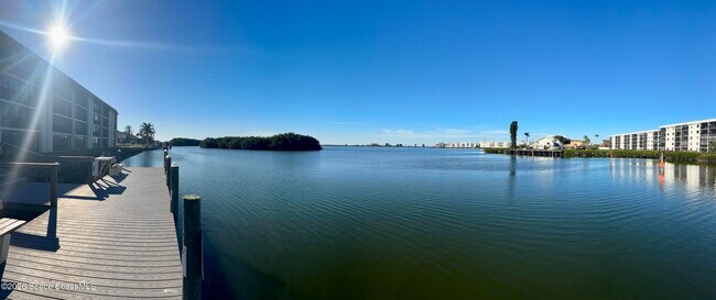 Foto del edificio - 200 S Banana River Blvd