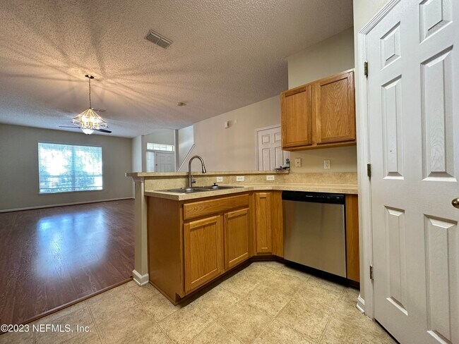 Building Photo - 502 Sherwood Oaks Dr