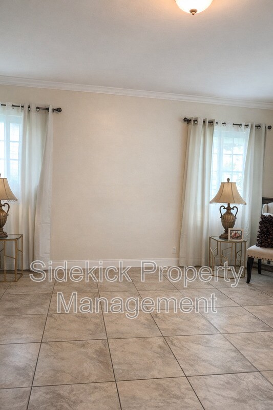 Foto del edificio - 4321 Beagle St