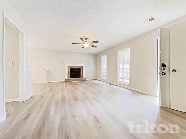Foto del edificio - 5569 Princeton Oaks Ln