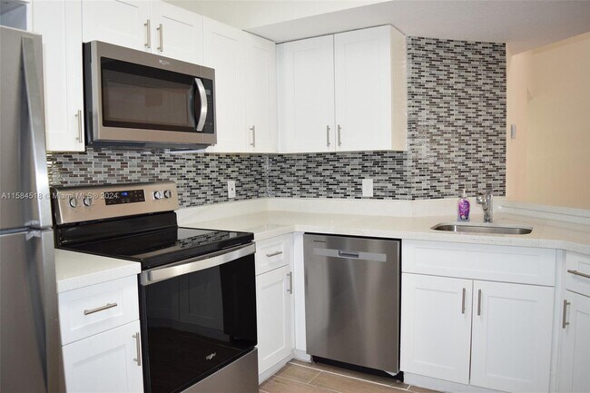 Foto del edificio - 8851 Wiles Rd
