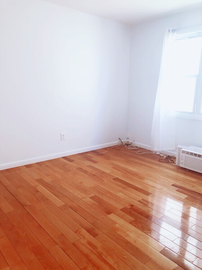 Foto del edificio - 46 Evelyn Pl