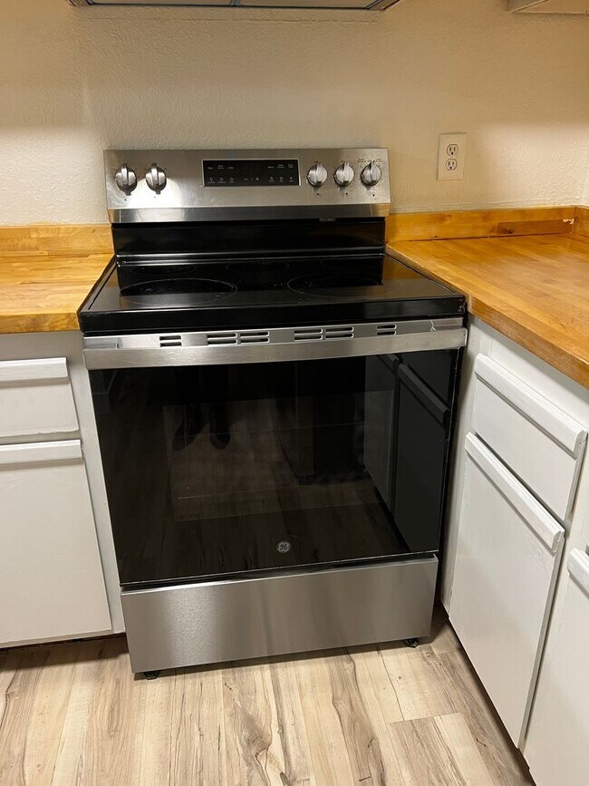 Building Photo - 1019 Dornajo Way