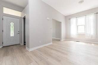 Building Photo - 146 Joseph St