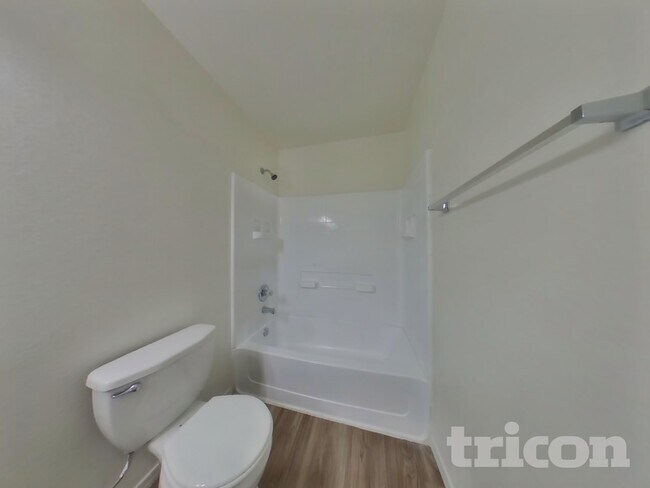 Building Photo - 2283 E Palm Beach Dr