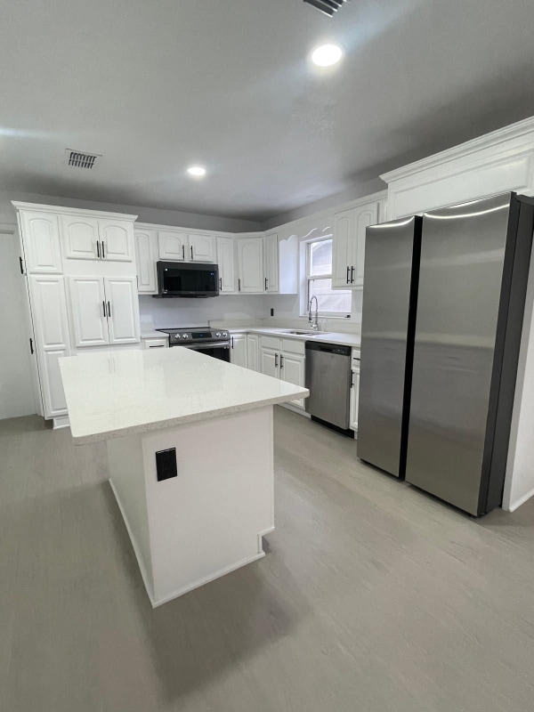 Building Photo - 634 Meadowvale Dr