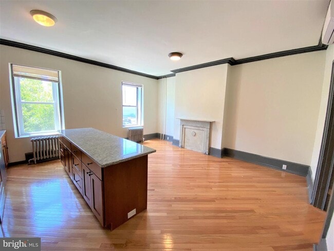 Building Photo - 1431 W Girard Ave