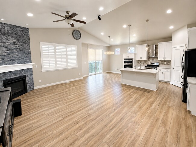 Foto del edificio - Beautiful 5-bedroom home is a must see!!