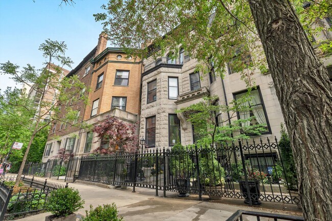 Exterior - 33 E Division St