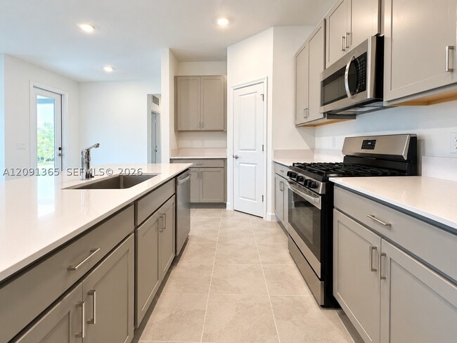 Building Photo - 10755 Wilgrove 10755