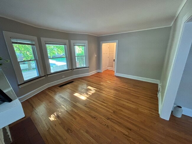 Building Photo - 1305 Hathaway Ave