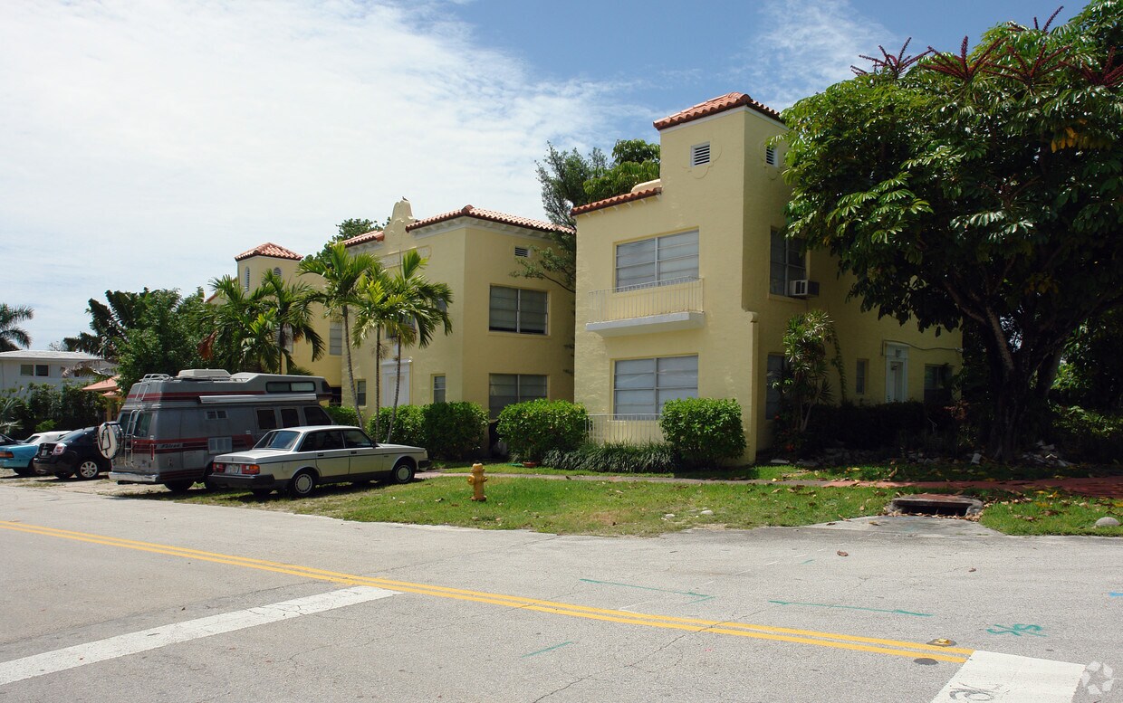 Primary Photo - 670 W 46th St