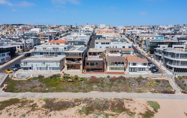 Building Photo - On The Strand.  Spectacular Ocean Views.  ...