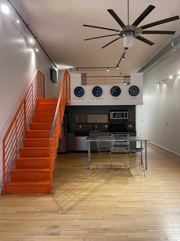 Primary Photo - 1027 Arch St