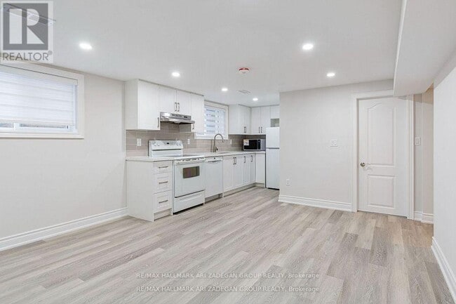 Building Photo - 39 Laurelcrest Ave