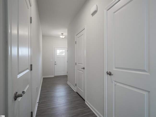 Foto del edificio - 208 Roudwood Dr