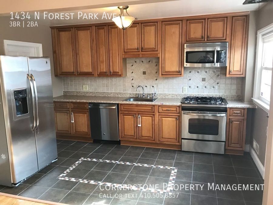Primary Photo - 3 Bed 2 Full Bath I $1850 | 1434 N Forest ...