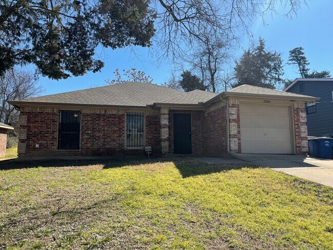 Foto del edificio - Dallas home over 1200 sqft!