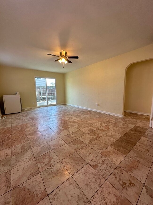 Building Photo - Malibu-4 Bedroom 2 Bath Single Family home
