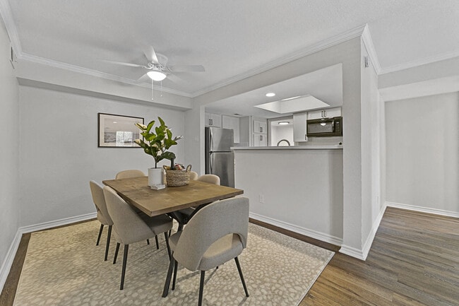 Building Photo - Lakeside Apartments